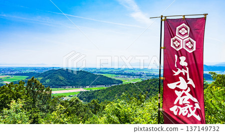 Toragozenyama Castle was built on Toragozenyama in preparation for the capture of Odani Castle. [View of the Kohoku region from Odani Castle] 137149732