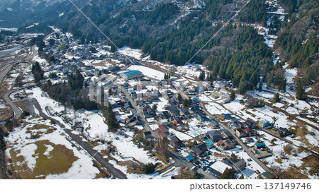 The Kurobe River flows through the Unazuki district of Kurobe City, Toyama Prefecture, as the snow melts and spring approaches. The Kurobe River flows through the Unazuki district of Kurobe City, Toyama Prefecture, as the snow melts and spring approaches. 137149746