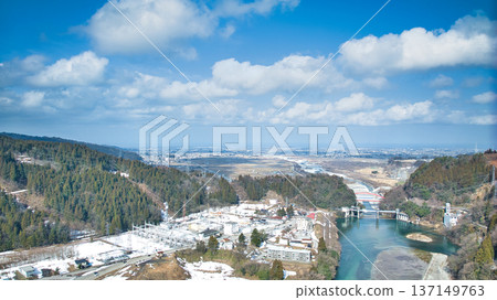The Kurobe River flows through the Unazuki district of Kurobe City, Toyama Prefecture, as the snow melts and spring approaches. The Kurobe River flows through the Unazuki district of Kurobe City, Toyama Prefecture, as the snow melts and spring approaches. 137149763