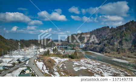 The Kurobe River flows through the Unazuki district of Kurobe City, Toyama Prefecture, as the snow melts and spring approaches. The Kurobe River flows through the Unazuki district of Kurobe City, Toyama Prefecture, as the snow melts and spring approaches. 137149778
