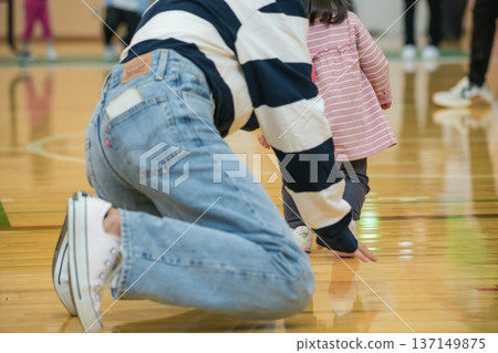 【和媽媽一起參加幼兒園運動會】 137149875