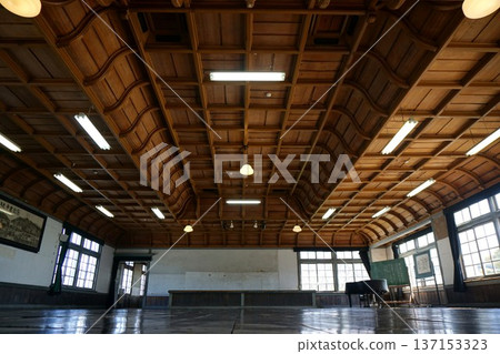 舊東海小學小學建築：岡山縣真谷市的歷史建築（原名Maniwa-gun Kisencho） 137153323