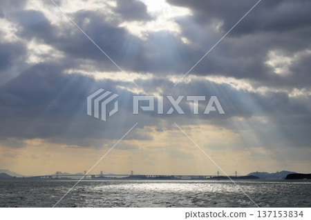 Rays of light and the Great Seto Bridge 137153834