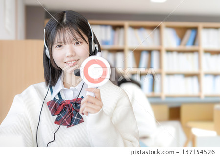 微笑的學生獲得了滿分 微笑的學生獲得了滿分 137154526