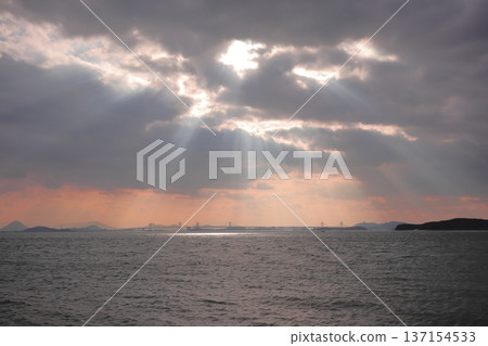 天使之梯墜入瀨戶內海 35毫米 天使之梯墜入瀨戶內海 35毫米 137154533