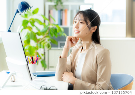 Business woman working in the office Business woman working in the office 137155704