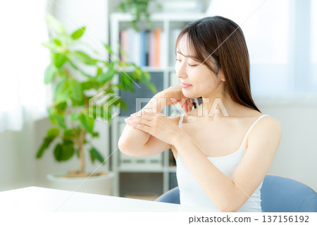 女性皮膚護理 女性皮膚護理 137156192