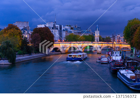 Pont Neuf, Paris, France 137156372