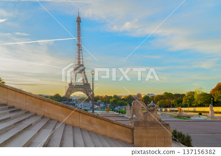 eiffel tour and from Trocadero, Paris 137156382