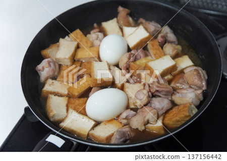 如何做雞腿和炸豆腐的燉菜 如何做雞腿和炸豆腐的燉菜 137156442
