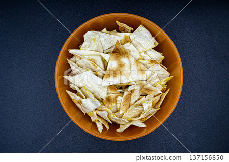beautiful texture ripe of natural chips potato on background 137156850