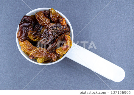 beautiful texture ripe of natural raisins on background 137156905