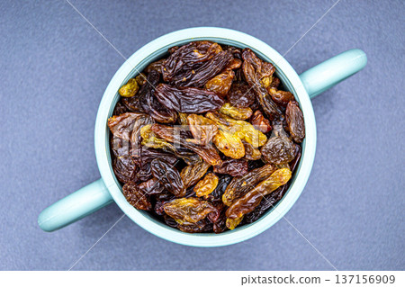 beautiful texture ripe of natural raisins on background 137156909