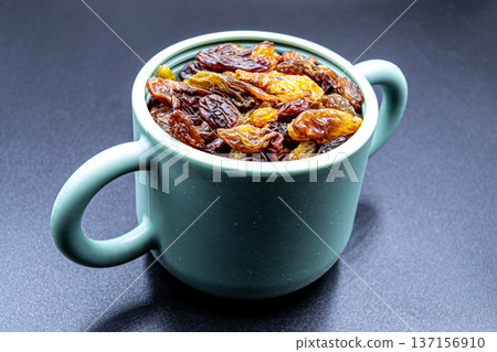 beautiful texture ripe of natural raisins on background 137156910