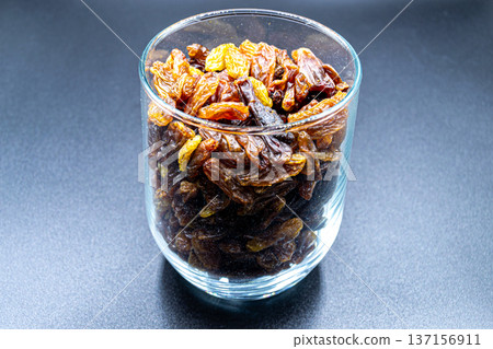beautiful texture ripe of natural raisins on background 137156911