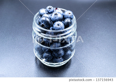 delicious summer blueberries on grocery market counter delicious summer blueberries on grocery market counter 137156943