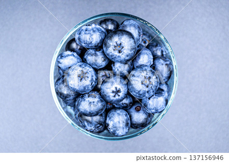 delicious summer blueberries on grocery market counter delicious summer blueberries on grocery market counter 137156946