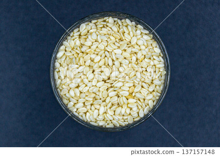 beautiful texture ripe of natural sesame seeds on background beautiful texture ripe of natural sesame seeds on background 137157148