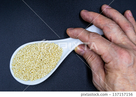 beautiful texture ripe of natural sesame seeds on background beautiful texture ripe of natural sesame seeds on background 137157156