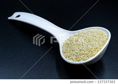 beautiful texture ripe of natural sesame seeds on background beautiful texture ripe of natural sesame seeds on background 137157163