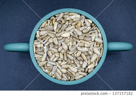 beautiful texture ripe of natural sunflower seeds on background 137157182