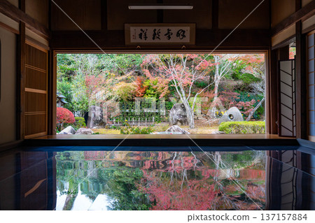 壽福寺的秋葉顛倒 壽福寺的秋葉顛倒 137157884