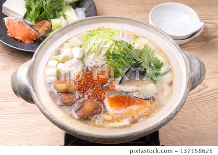 Ishikari hotpot (oyako hotpot) 137158625