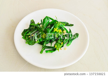 炒油菜花 137158821