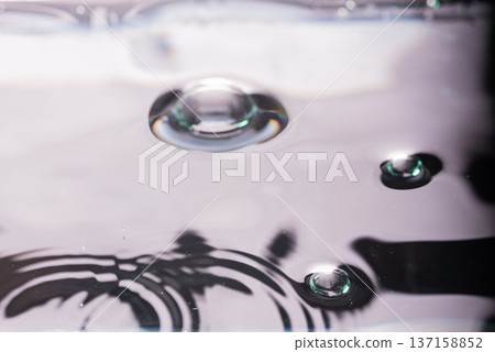 246.Submerged Bubbles and Ripples on Glossy Surface 137158852