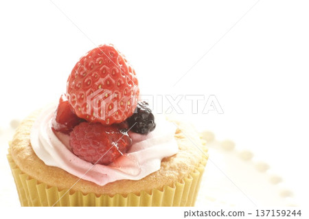 Strawberry cupcake 137159244