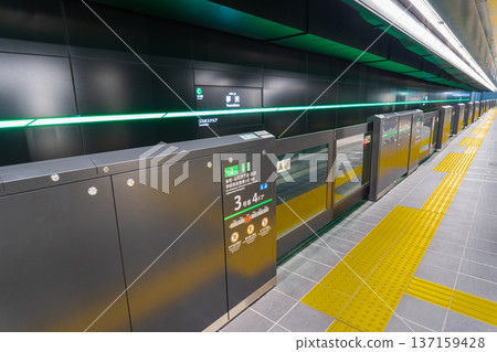 Platform doors at Yumeshima Station in Osaka City Platform doors at Yumeshima Station in Osaka City 137159428