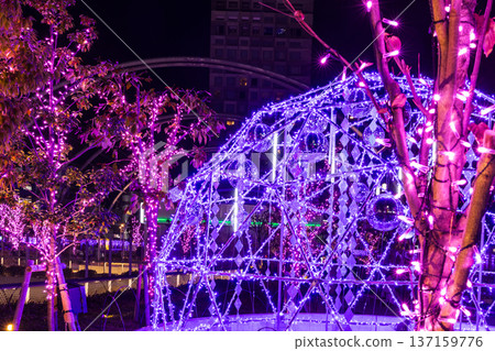東京澀谷宮下公園夜景 東京澀谷宮下公園夜景 137159776