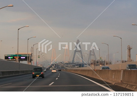 Morning Cruise, Meiko Triton Bridge, Meiko Chuo-Nishi Ohashi [Nagoya City, Aichi Prefecture] 137159851