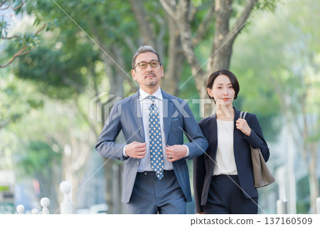 Walking businessman man and woman 137160509