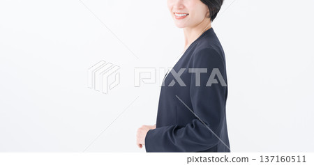 微笑的女商人 微笑的女商人 137160511