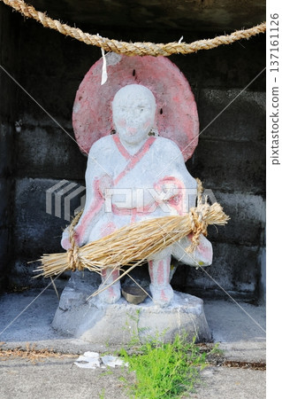 Stone statue of the rice field god 137161126