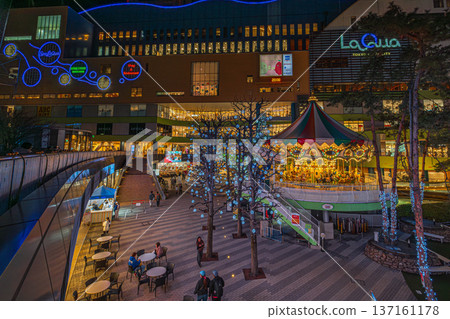 Tokyo Dome City LaQua night view and merry-go-round [Bunkyo Ward, Tokyo] 137161178