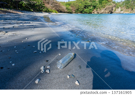 Plastic bottle washed up on the shore, Ogasawara, Tokyo 137161905