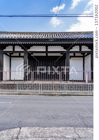 Kyoto Toji Temple Rengemon Gate (National Treasure) Eight-legged gate (Imperial Envoy Gate) rebuilt in the Kamakura period. This gate was used by Kukai when he traveled to Mount Koya. 137162002