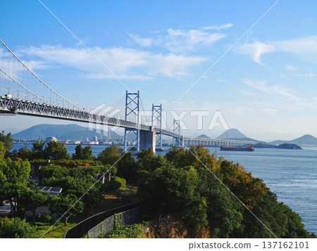 從吉島停車場看到的美山瀨戶大橋 137162101