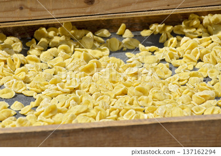 traditional italien Orecchiette traditional italien Orecchiette 137162294