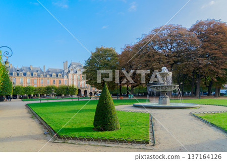 Place de Vosges, Paris Place de Vosges, Paris 137164126