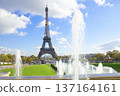 Eiffel Tower and fountains of Trocadero 137164161