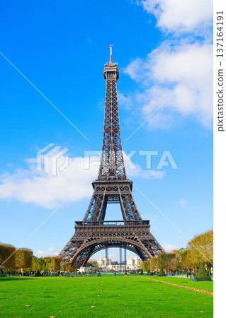 eiffel tour tower , Paris, France 137164191