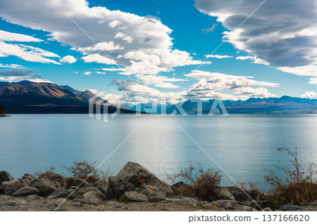 Scenic view of Southern Alps mountain with Lake Pukaki in New Zealand Scenic view of Southern Alps mountain with Lake Pukaki in New Zealand 137166620