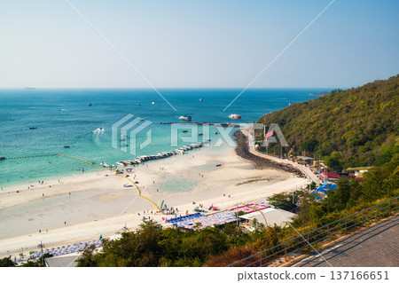 Coastal view of Koh Larn tropical sea beach and tourists enjoying on the beach in sunny day Coastal view of Koh Larn tropical sea beach and tourists enjoying on the beach in sunny day 137166651