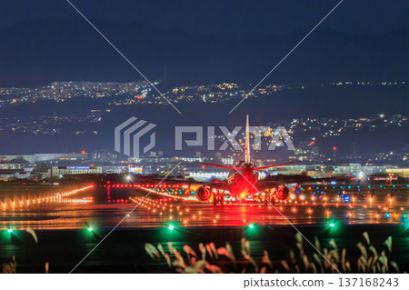 Night view of an aircraft taking off from the runway at Osaka International Airport (Itami Airport) Night view of an aircraft taking off from the runway at Osaka International Airport (Itami Airport) 137168243