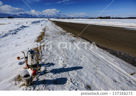 A spectacular winter scene featuring snow-covered ground, straight roads, and outdoor coffee A spectacular winter scene featuring snow-covered ground, straight roads, and outdoor coffee 137168271
