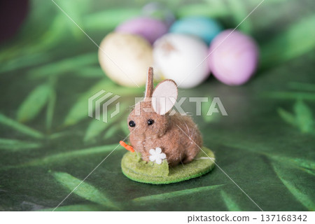 Easter decoration with green background, bunny and eggs 137168342
