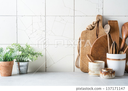 Kitchen utensils background 137171147